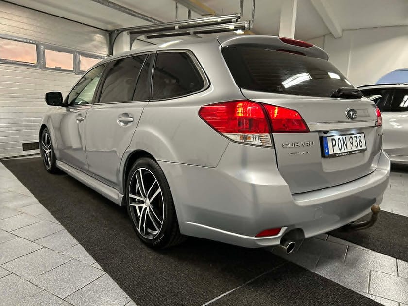 Bild 4 av Subaru Legacy Wagon 2.5 CNG 173 hk 4WD Lineartronic Drag S/V Nyservad