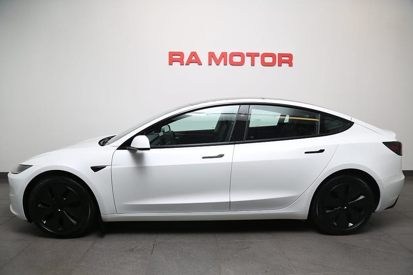 Bild 2 av Tesla Model 3 Standard Range Highland Autopilot Panorama Facelift