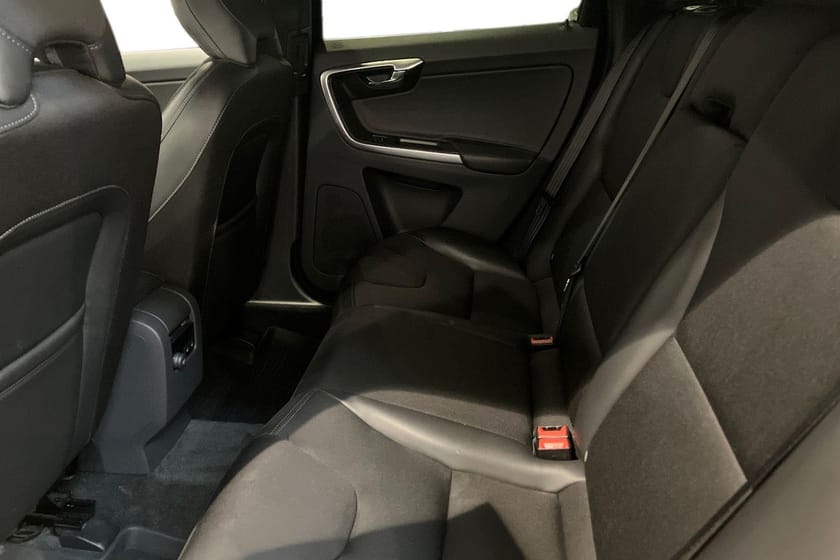 Bild 5 av Volvo XC60 D4 Classic Momentum Dragkrok Parkeringssensor fram/bak Programbar bränslevärmare