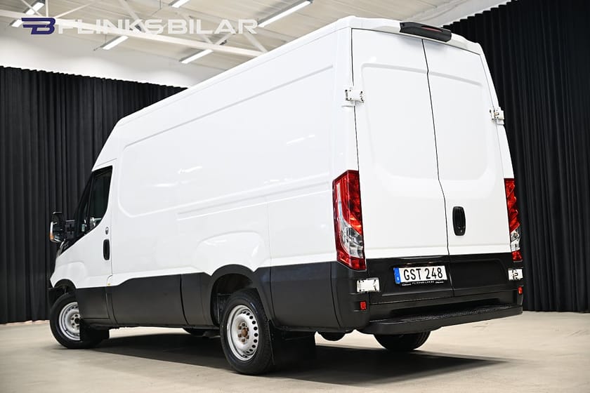 Bild 4 av Iveco Daily 35-120 Van 2.3 JTD Hi-Matic Automat|Webasto|NyKamrem|3.5ton-drag