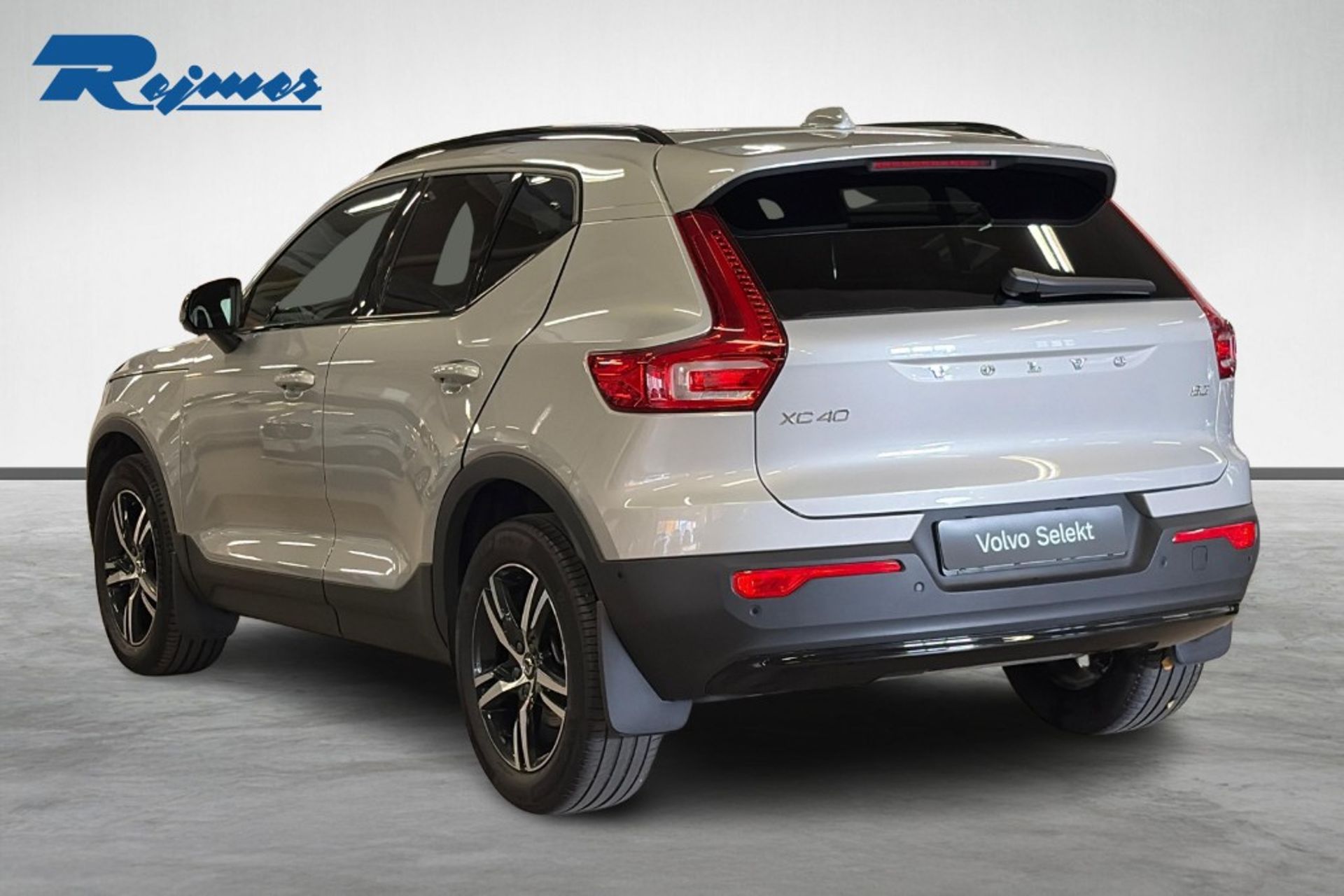 Volvo XC40 B3 FWD Bensin Plus Dark 2025, kuva 2/10