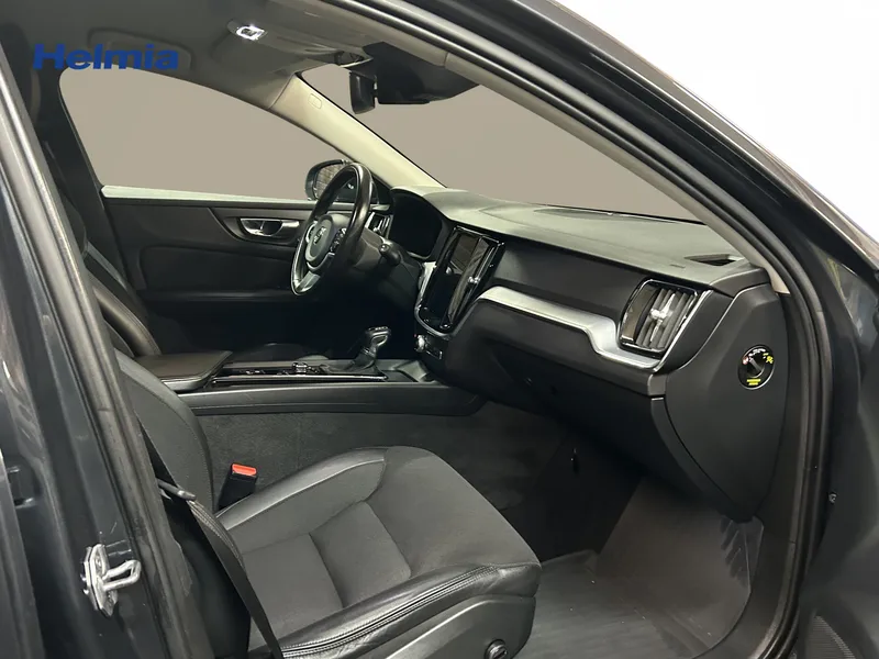 Bild 7 av 10 – Volvo V60 T6 AWD Momentum Advanced Edition
