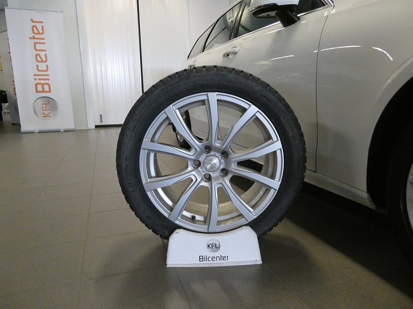 Bild 2 av Volvo V90 D3 AWD Automat-Värmare-VOC-Rattvärme-Dubbdäck