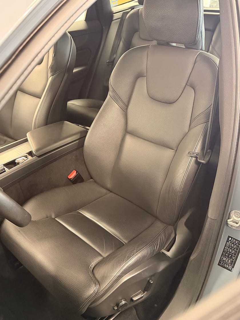 Bild 2 av Volvo XC60 B4 AWD Adaptiv farthållare Rattvärme Drag