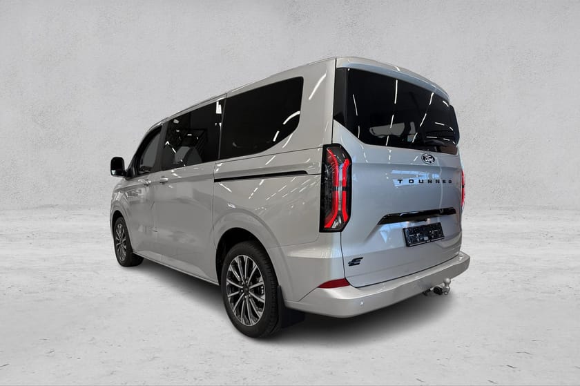 Bilde 3 av Ford E-Tourneo Custom 340 8-seter L1/286hk/Titanium X/360/AGR førerseter/Krok++