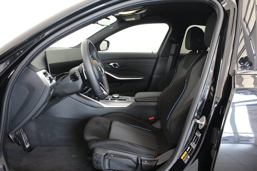 Bild 5 av BMW 330e Touring 4,95 ränta M Sport Drag Rattvärme Park Assist