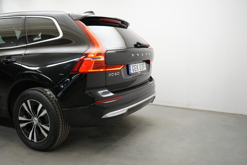 Bild 3 av Volvo XC60 Recharge T6 II Core Edition, Förarstol elmanövrerad, Taklucka