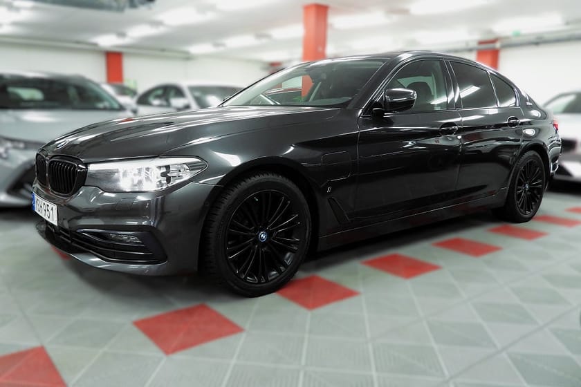 Bild 2 av BMW 530e iPerformance Sedan Steptronic 360° kam M-Sport Ratt Taklucka