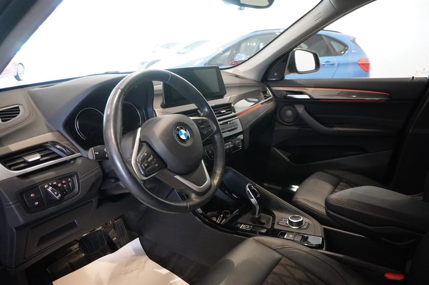 Bild 2 av BMW X1 sDrive20i xLine Navi Keyless HUD HiFi