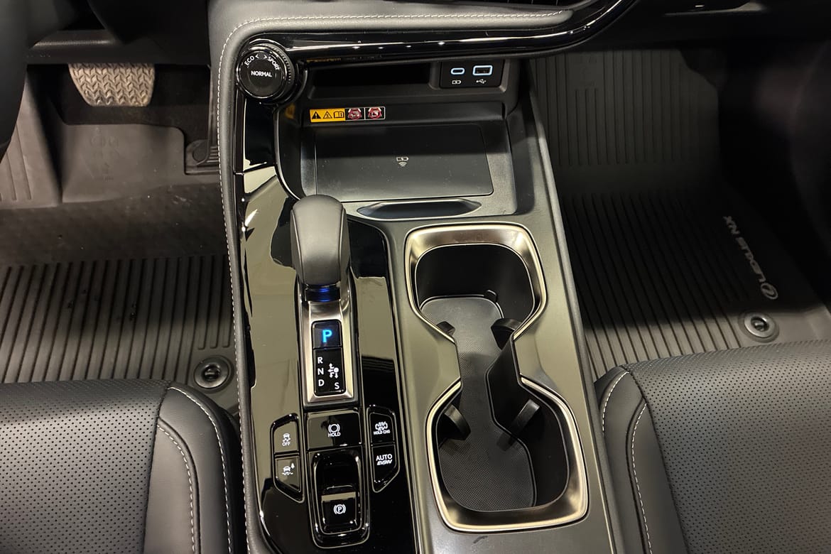 Lexus NX 450h+ E-CVT, 309hp, 2025