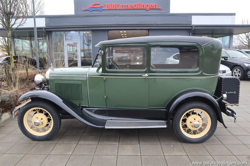 Bild 1 av Ford Model A Fordor 3-fönsters Sedan 3.3 Tudor Handgas Koffert