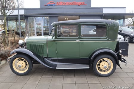 Ford Model A Fordor 3-fönsters Sedan 3.3 Tudor Handgas Koffert