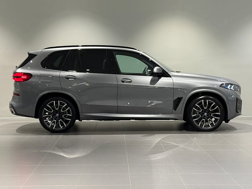 Bild 3 av BMW X5 xDrive50e M Sport Drag HUD H/K Panorama Innovation