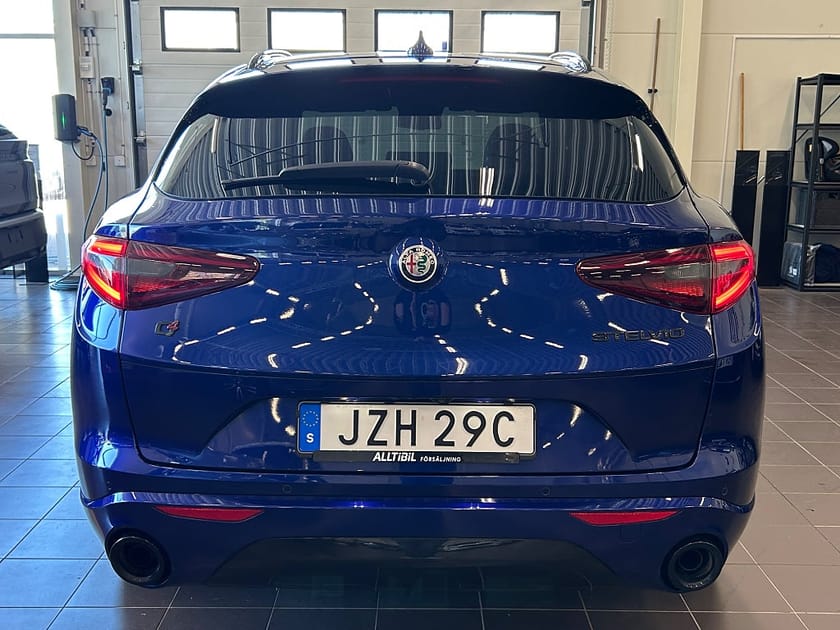Bild 5 av Alfa Romeo Stelvio 2.0 Turbo 280hk Q4 Veloce Navi/Kamera/BLIS/HK/Helskinn