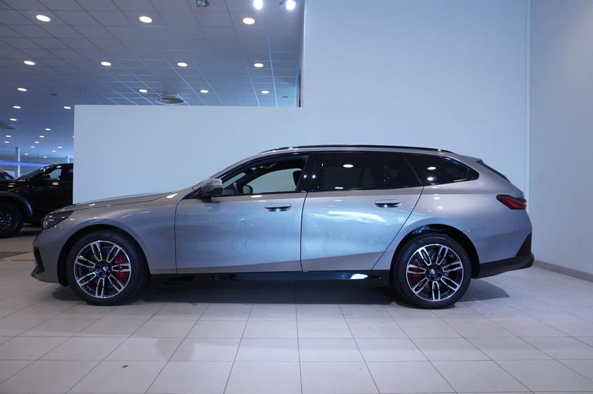 Bild 3 av BMW i5 xDrive40 Touring M Sport Pro Business Edition Drag DA H K