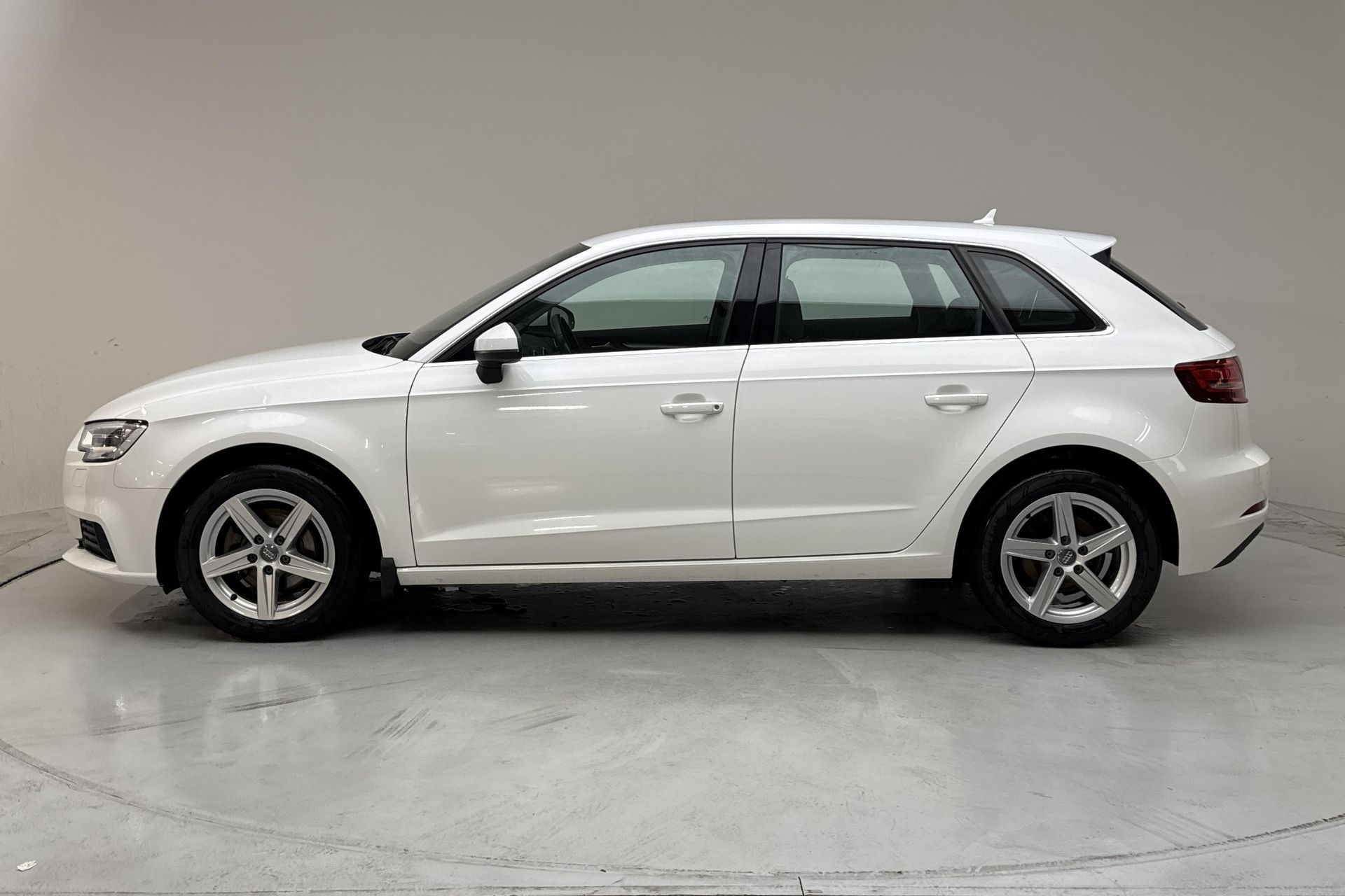 Audi A3 Sportback 1.0 TFSI 2017, bild 2/10