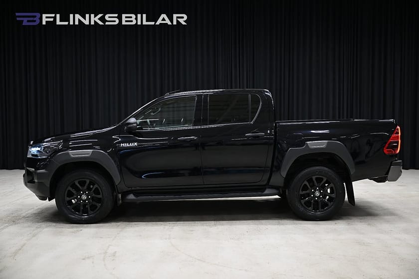 Bild 2 av Toyota Hilux Dubbelhytt 2.8 AWD 204HK Invincible|Drag|GPS|Backkamera|JBL|Moms