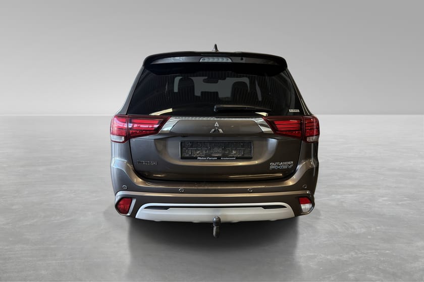 Bilde 4 av Mitsubishi Outlander PHEV Instyle+ 2.4 AWD/ Skinn/ Acc/ H.feste/ 360/ Dab/ +++