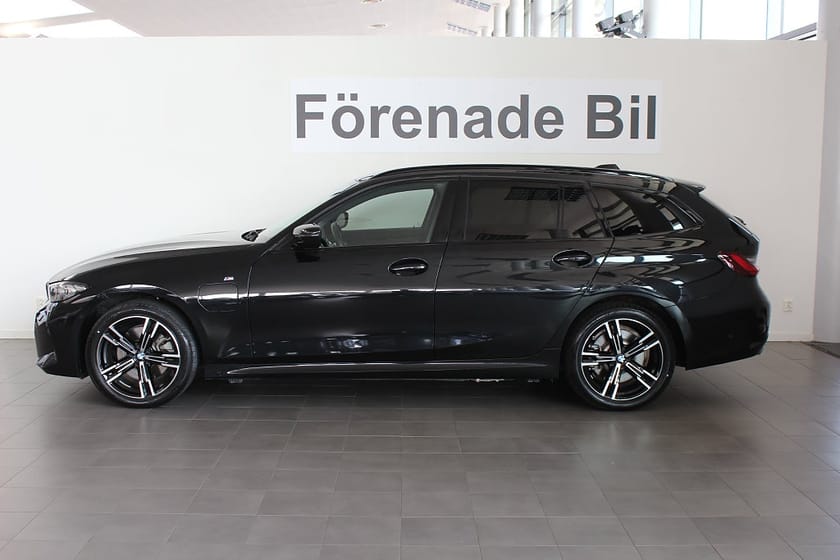 Bild 3 av BMW 330e Touring 4,95 ränta M Sport Rattvärme Drag ParkAssist