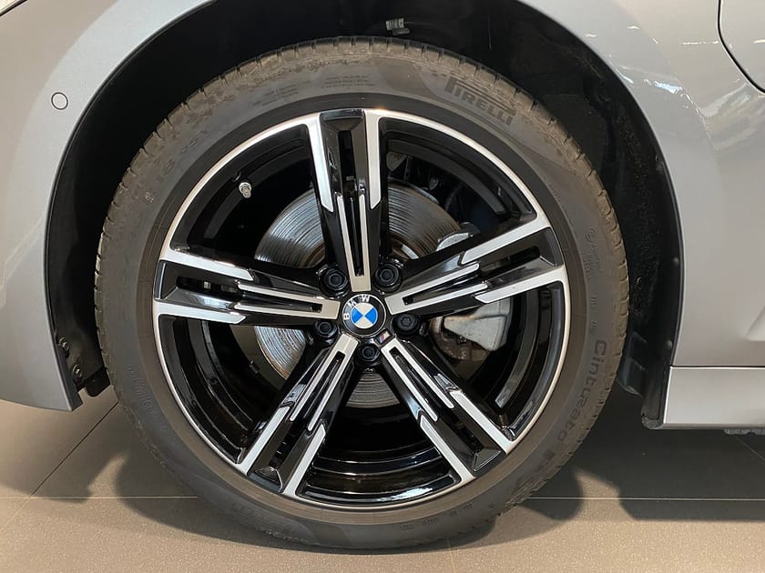 Bild 3 av BMW 330e Sedan Parkeringsassistans Drag