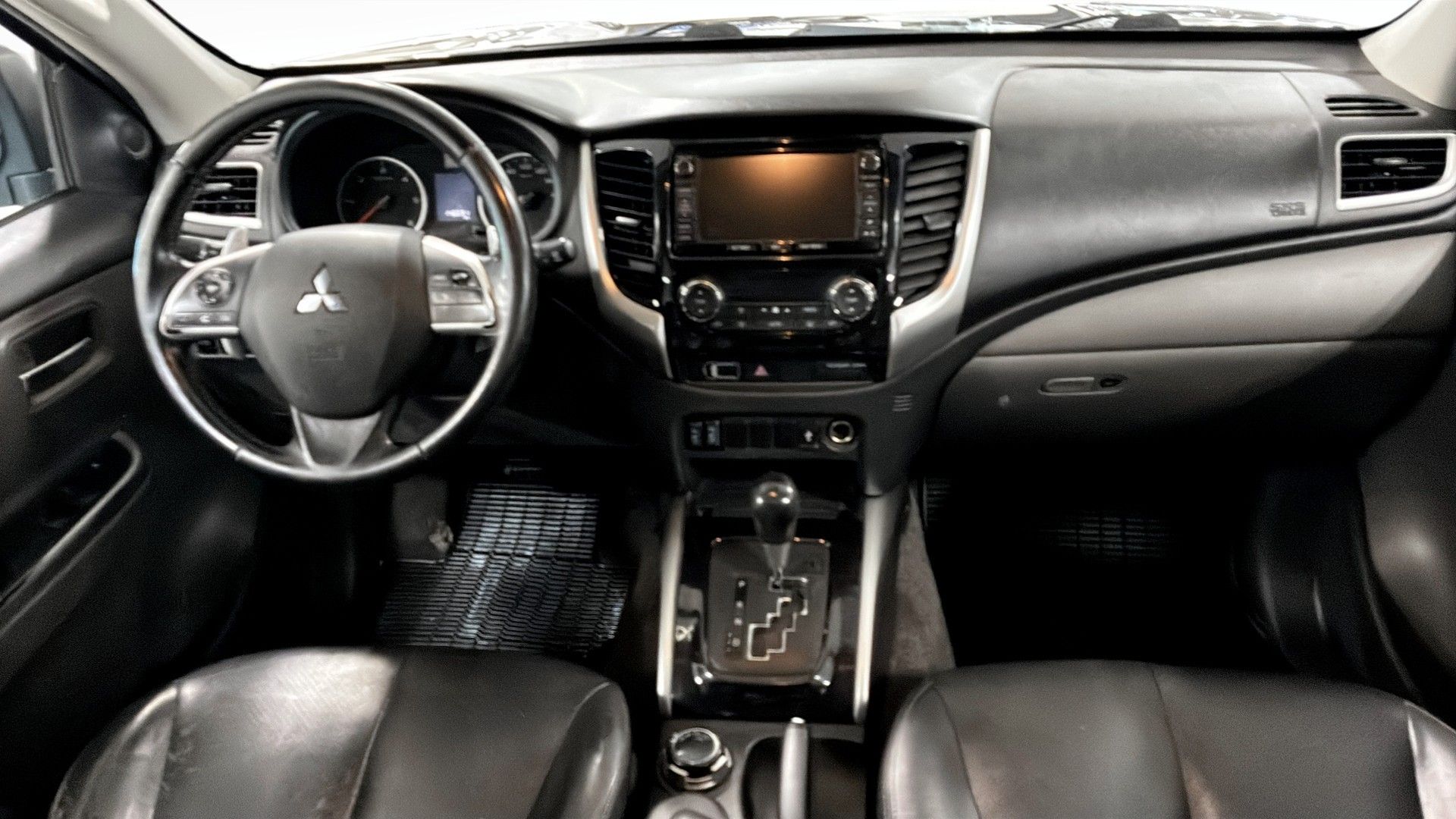 Mitsubishi L200 2.4D DC AT 4WD PERFORMER 2016, bild 4/10