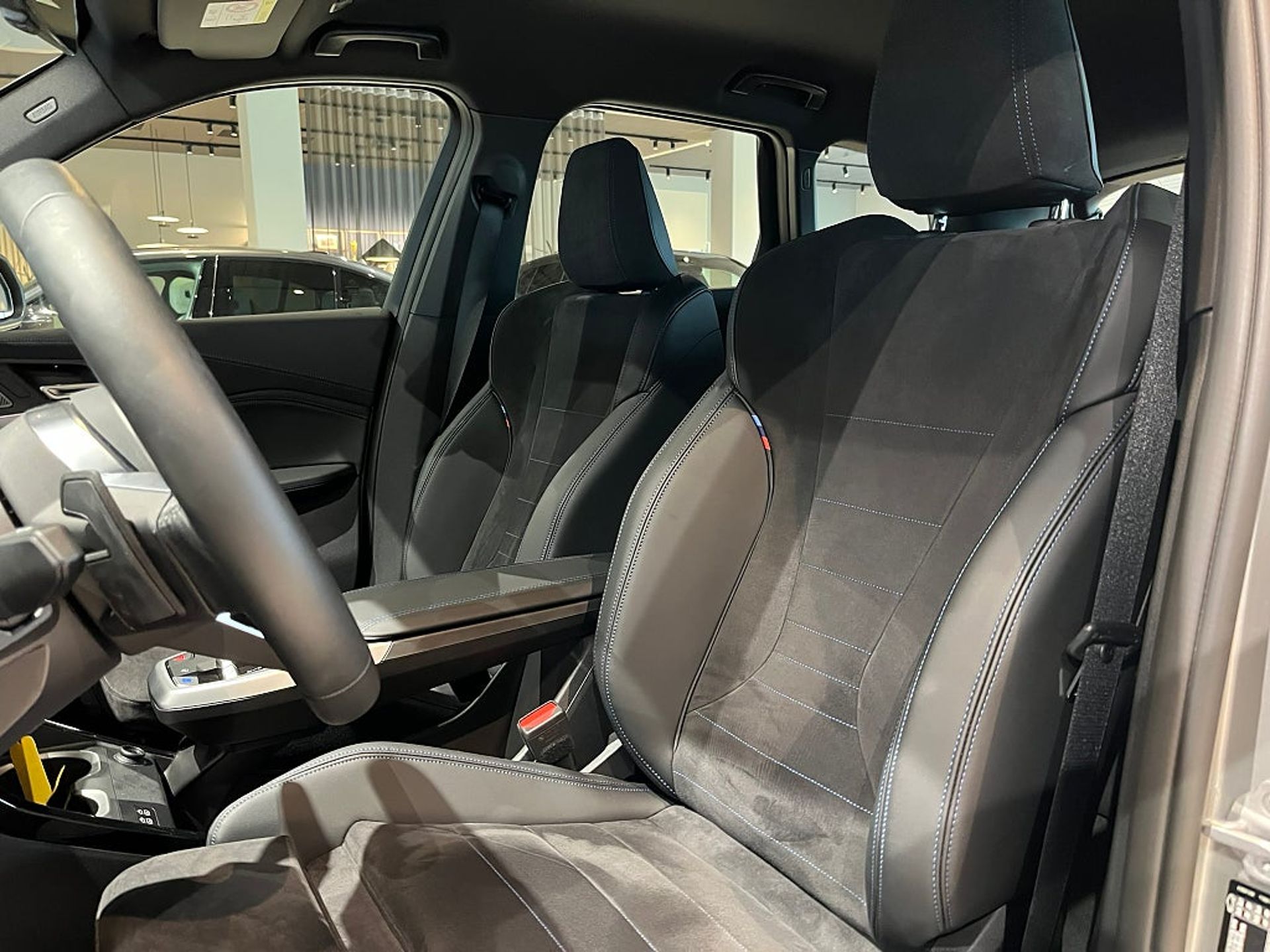 BMW iX1 eDrive20 M Sport 2026, photo 7/10