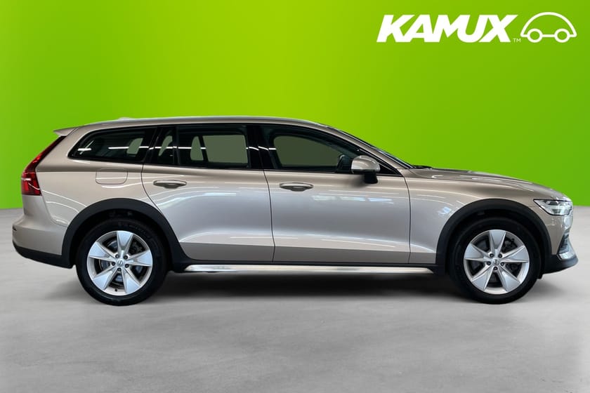 Bild 2 av Volvo V60 Cross Country B4 AWD Core 197hk VOC Kamera drag Geartronic