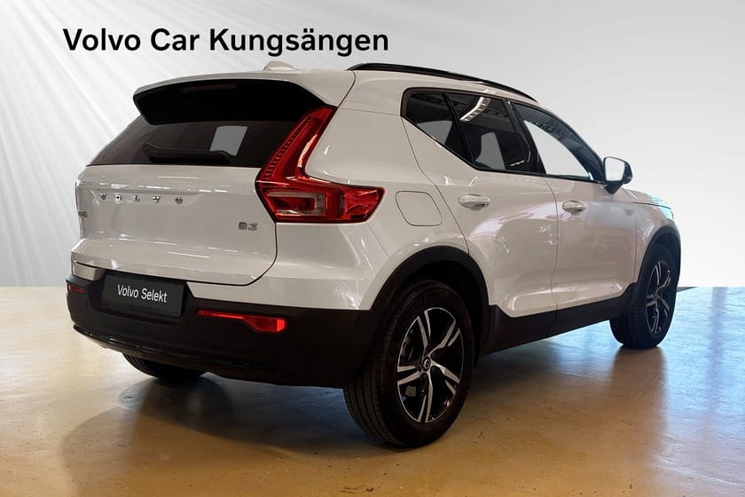 Bild 5 av Volvo XC40 B3 FWD Bensin Plus Dark 360-kamera Rattvärme Förarstödpaket Selekt