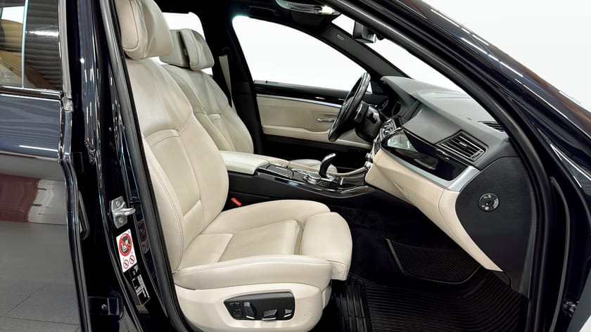 Bild 3 av BMW 530d xDrive Touring M Sport Drag D-värm Komfortstol Pano H/K HUD
