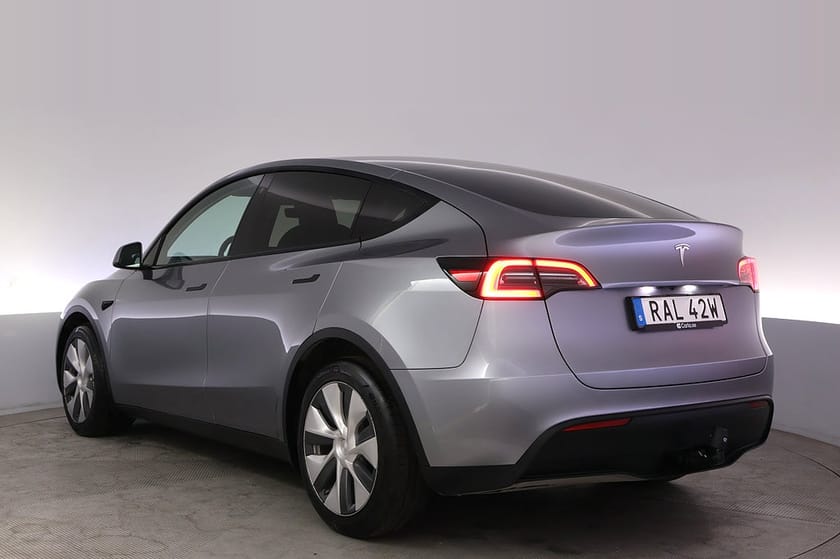 Bild 4 av Tesla Model Y Long Range AWD Autopilot Pano Drag