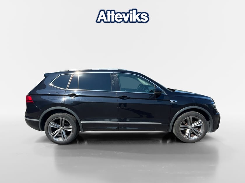 Bild 2 av Volkswagen Tiguan Allspace 7-sätes 4M R-Line *7-Sits/Drag/Kamera*