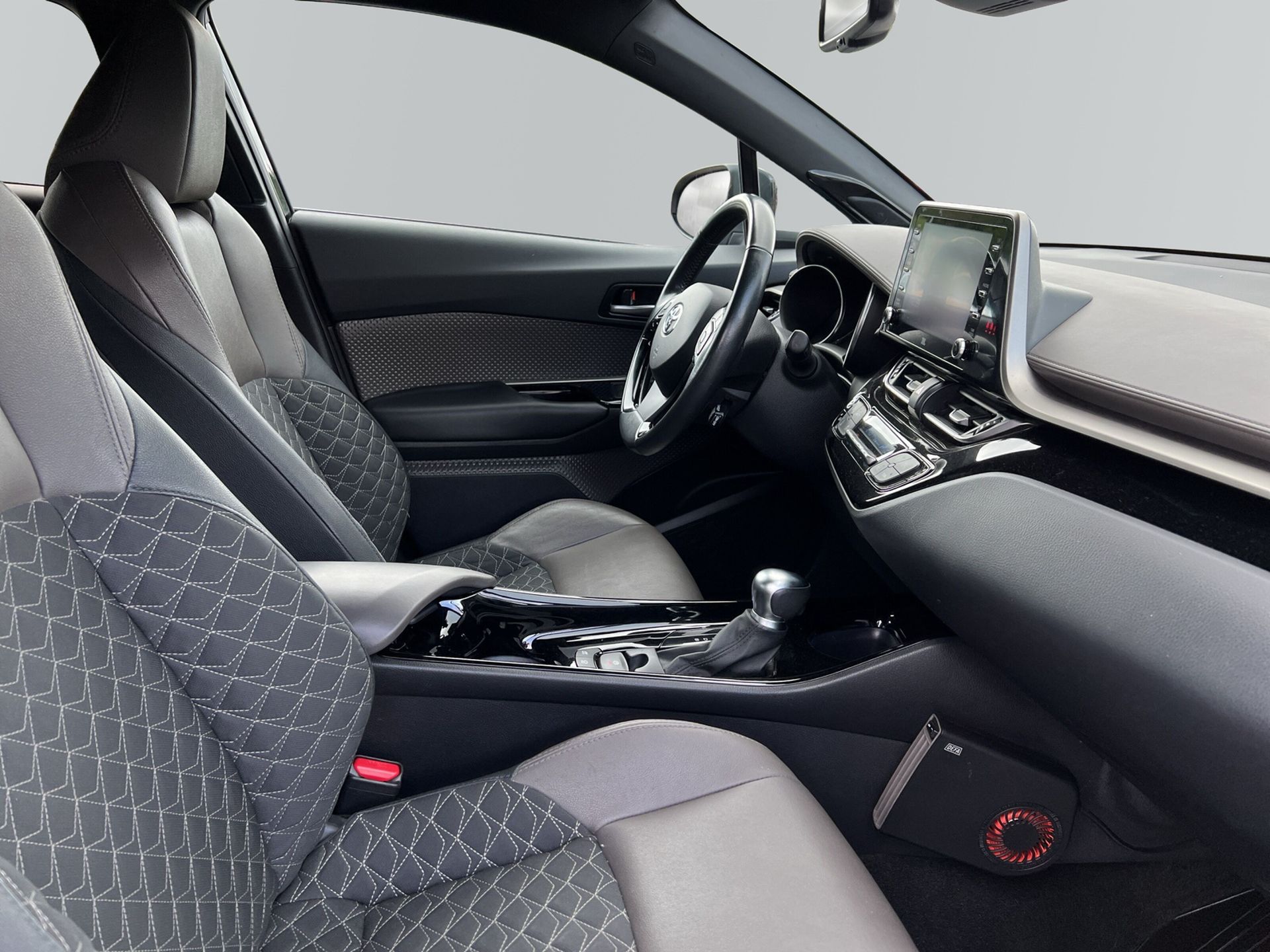 Toyota C-HR Hybrid 2021, bild 6/10