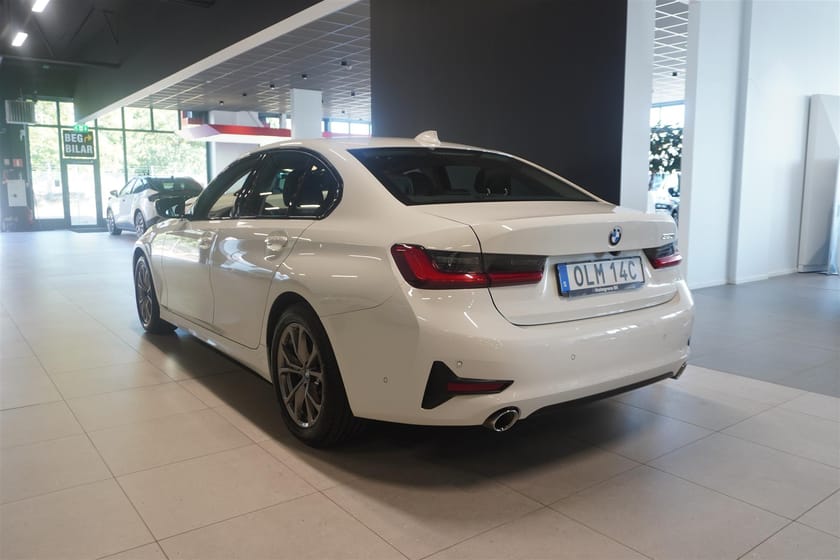 Bild 4 av BMW 330i Sedan 258hk  Sportline Drag 360 HiFi Pano Adaptivfart Navi Rattvärme
