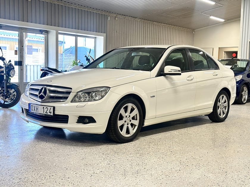 Bild 3 av Mercedes-Benz C 180 CGI BE BlueEFFICIENCY 5G-Tronic Classic Euro5 Nyservad