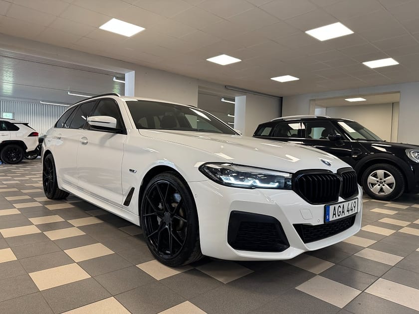 Bild 4 av BMW 530e xDrive Touring M Sport Navi Skinn B-Kamera CarPlay