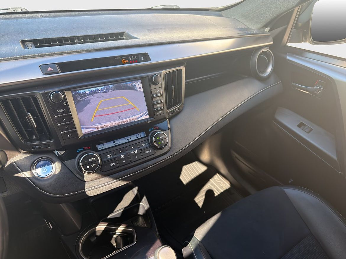 Toyota RAV4 Hybrid, bild 13 av 17