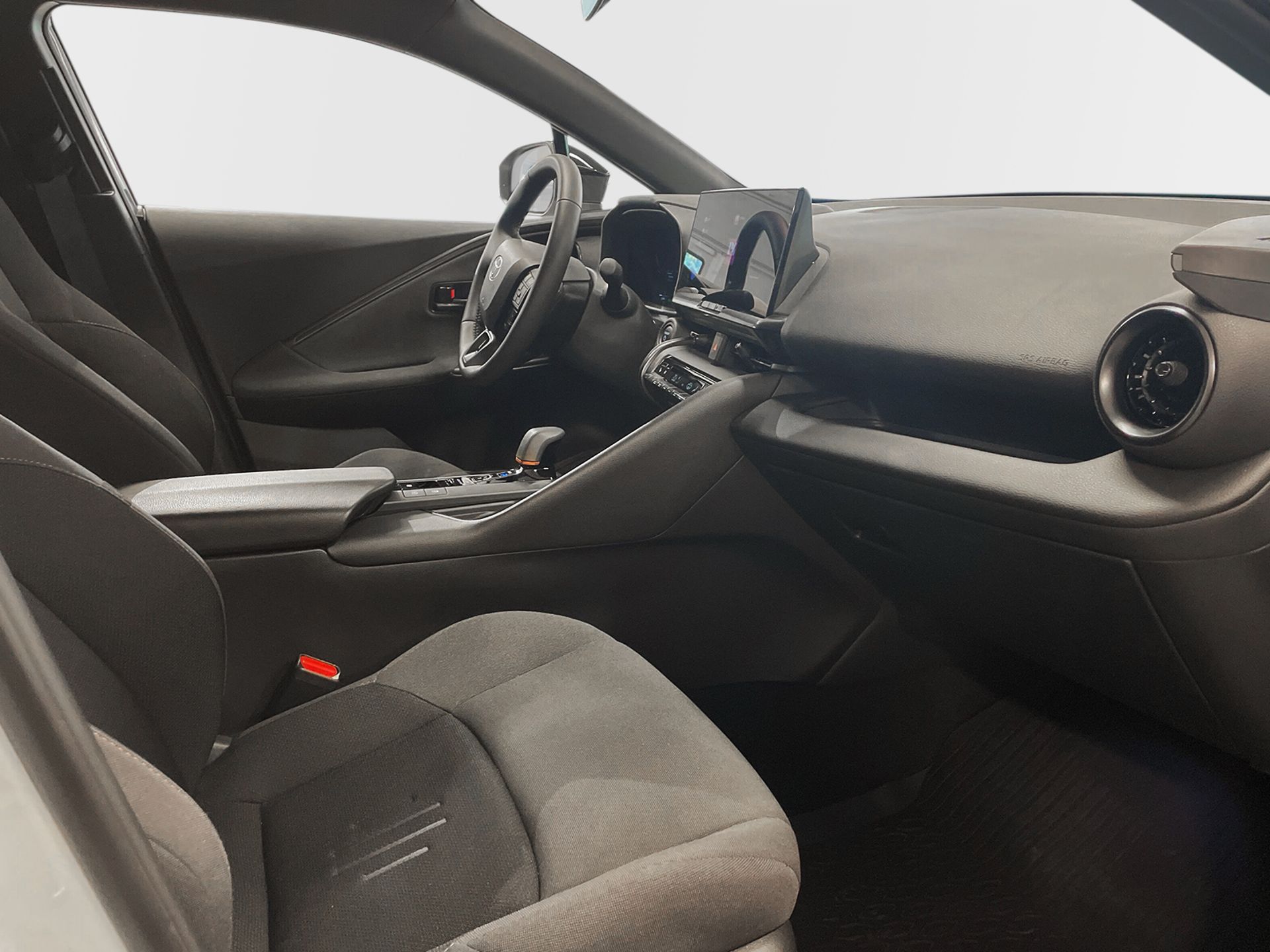 Toyota C-HR 1,8 Style V-hjul 2024, bild 7/10
