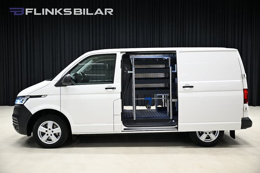 Bild 2 av Volkswagen Transporter DSG 150HK V-Inredd|Dubbeldörr|LED|Uppvärmt-skåp|Leasbar