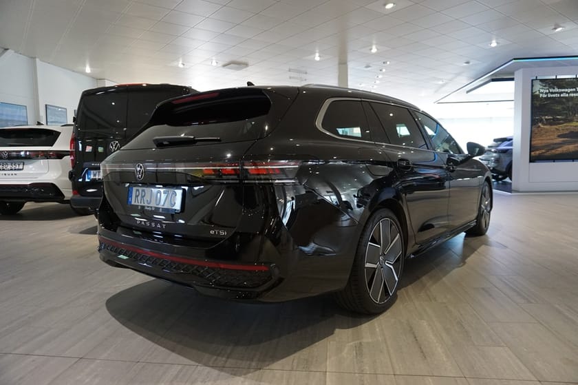 Bild 5 av Volkswagen Passat Sportscombi R-LINE 1.5 eTSI 150 Drag/Värmare
