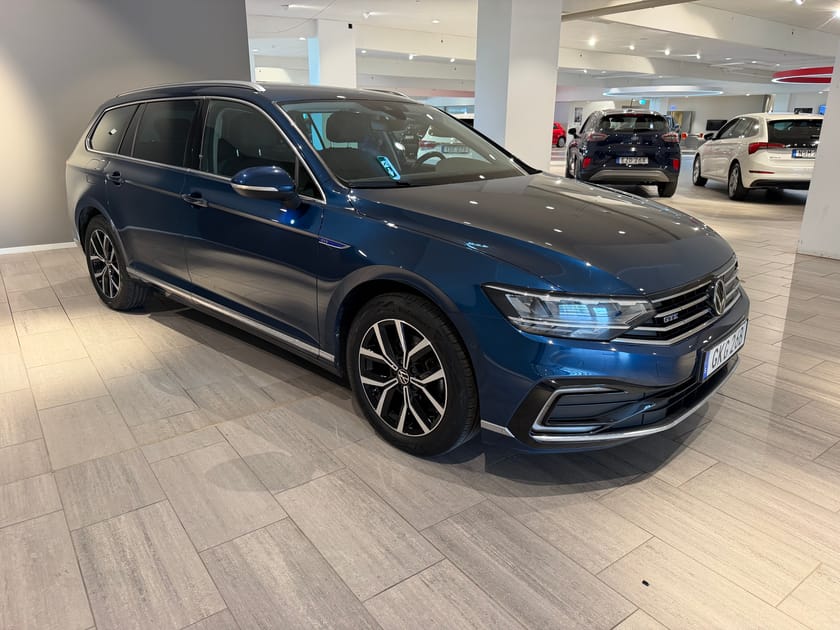 Bild 3 av Volkswagen Passat Sportscombi GTE 218hk DSG | Drag V-hjul Backkamera Värmare