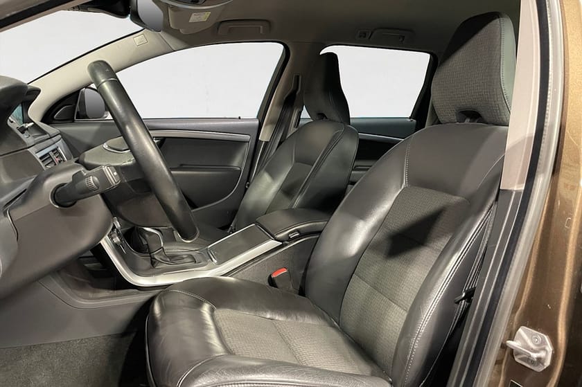 Bild 3 av Volvo V70 D4 181 HK AUT MOMENTUM DRAG NAVI D-VÄRM KAMREM BYTT 16"