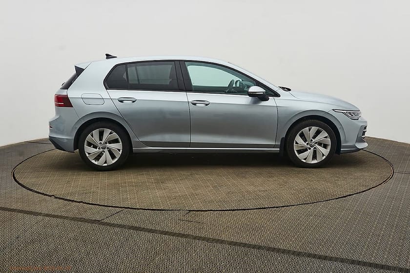 Bild 3 av Volkswagen Golf 1.5 eTSI Life P-värmare, kamera. 150hk