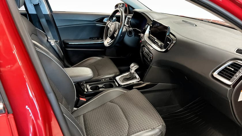 Bild 3 av Kia XCeed Plug-in Hybrid DCT 141hk ADVANCE PLUS // Dragkrok // Backkamera