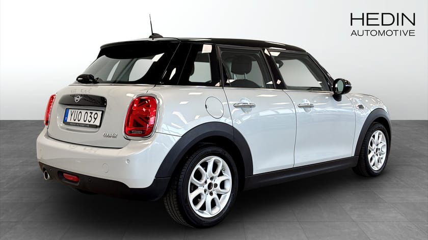 Bild 2 av MINI Cooper 5-dörrar Essential Edition - vinterhjul