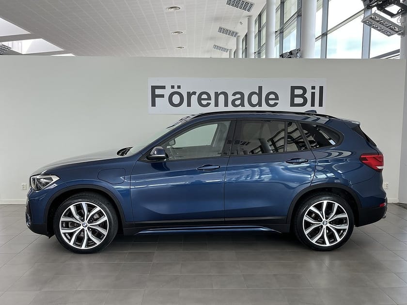 Bild 3 av BMW X1 xDrive25e Model Sport H/K Drag Panorama Komfort Access