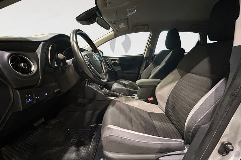 Bild 3 av Toyota Auris Hybrid e-CVT 136 HK AUT ACTIVE DRAG M&K 360KR/ÅR  16"