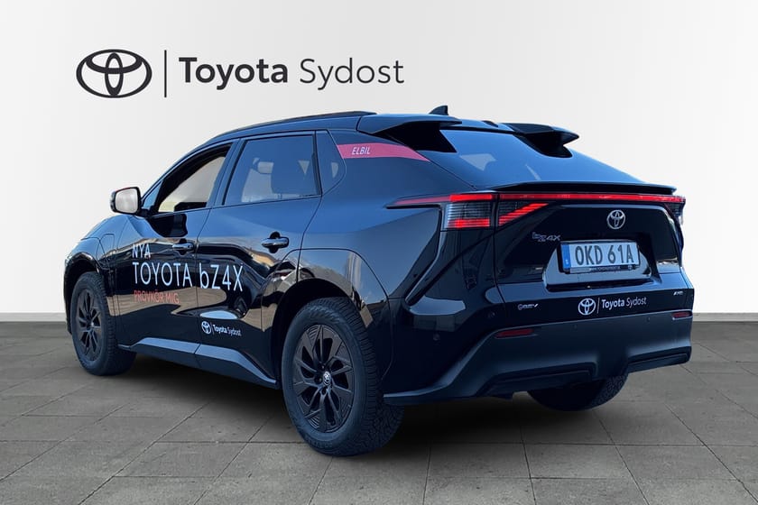 Bild 3 av Toyota bZ4X AWD  Executive Automat Navigation Skinn Rattvärme Adaptiv farthållare  Backkamera