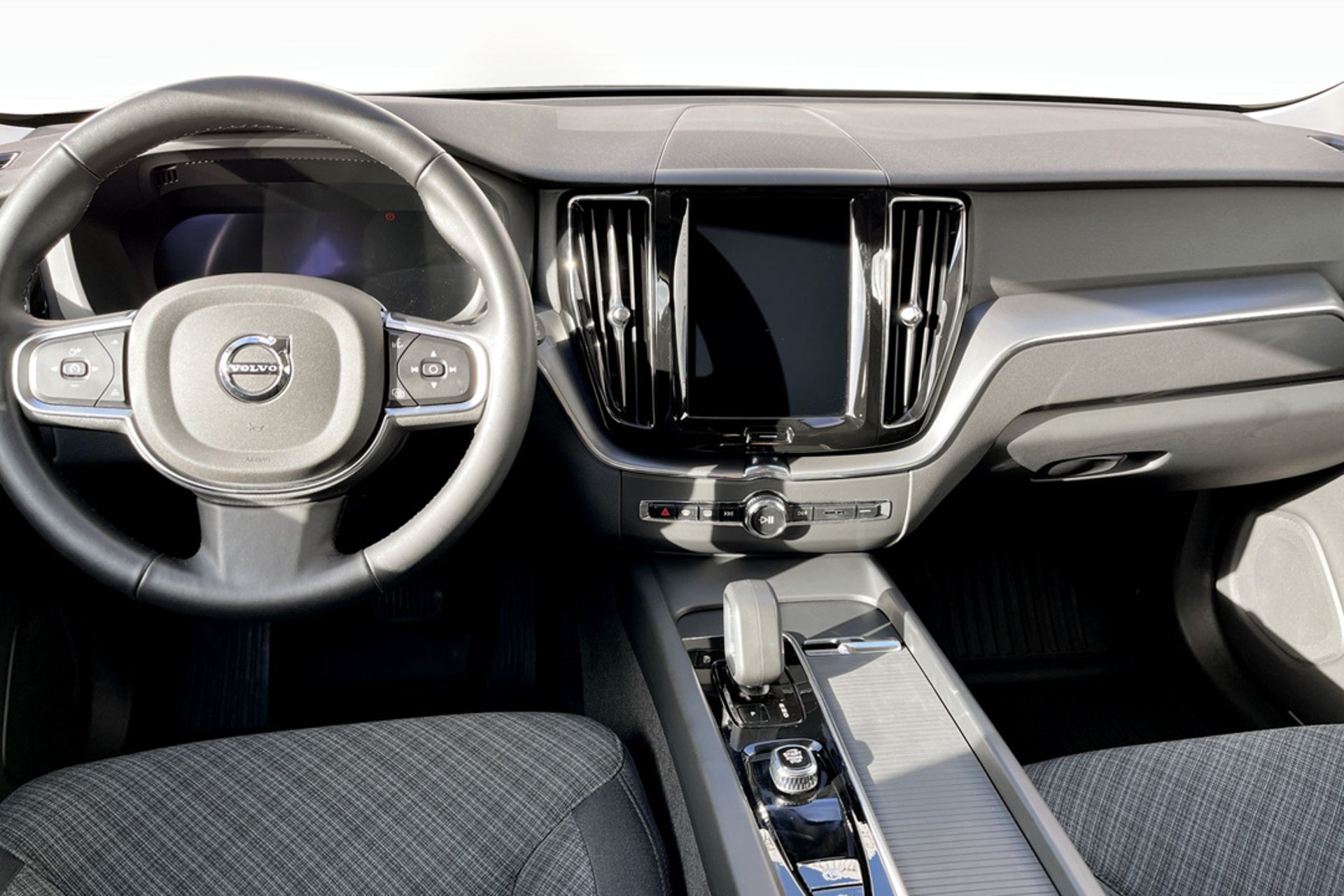 Volvo XC60 T6 Plug-In Hybrid AWD 2025, bild 4/9