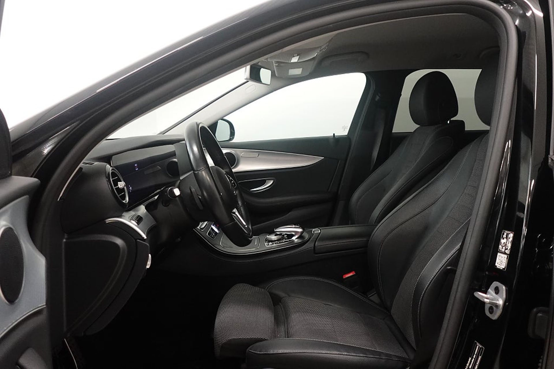 Mercedes-Benz E 2020, photo 4/33