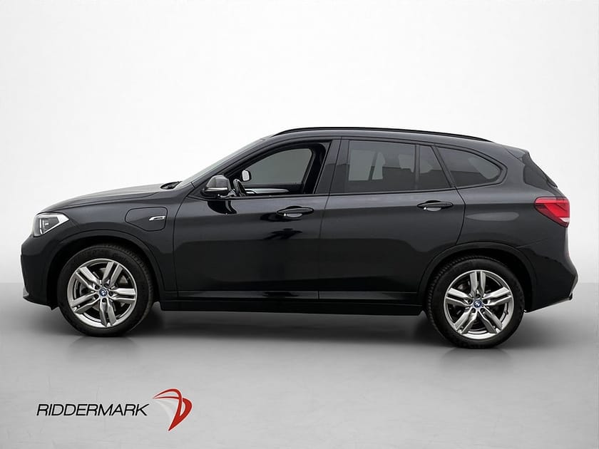 Bild 3 av BMW X1 xDrive25e M Sport HiFi HUD Kamera Navi Ambient Drag